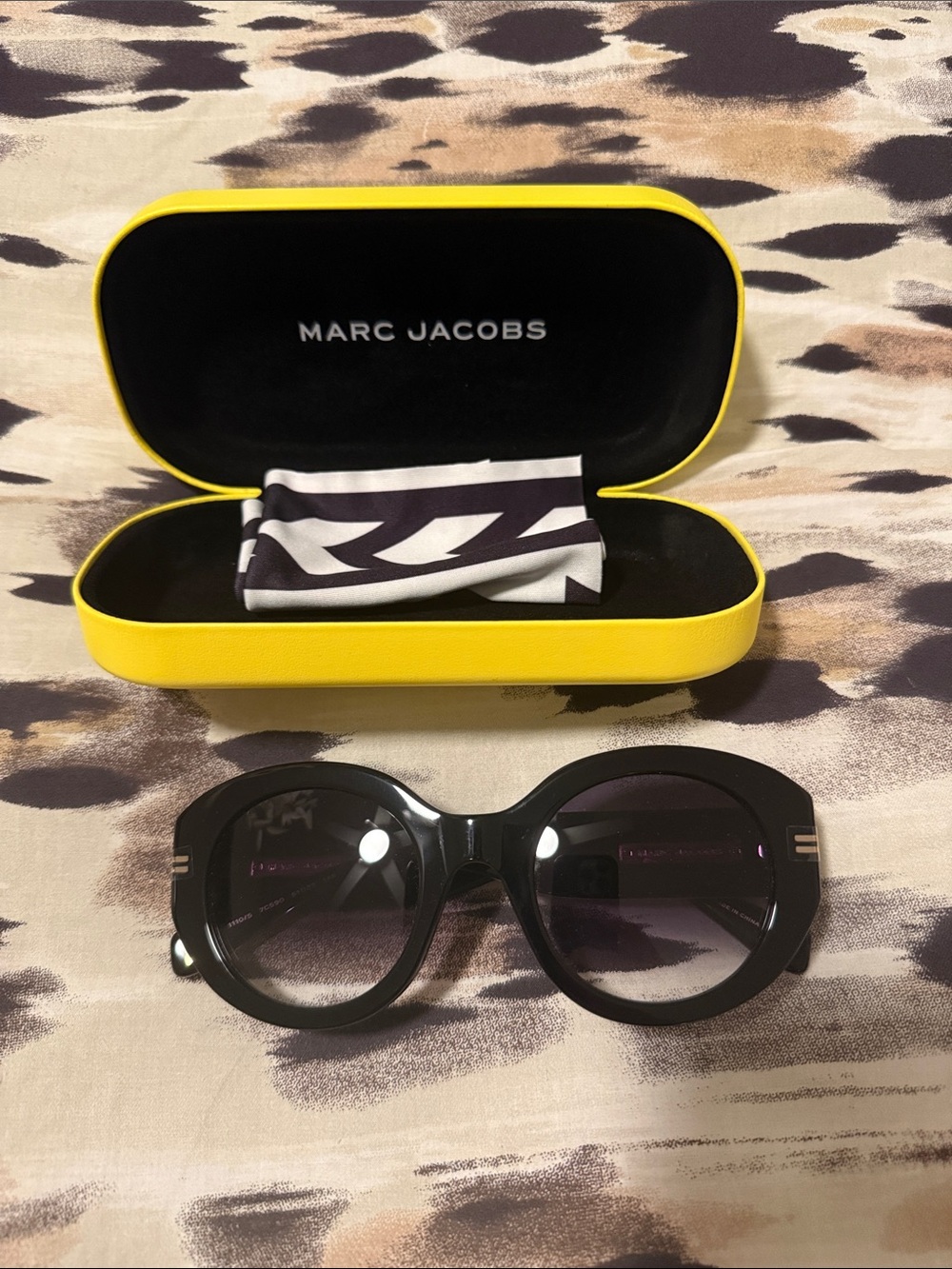 Marc Jacobs Black Women's Sunglasses with Case NEW